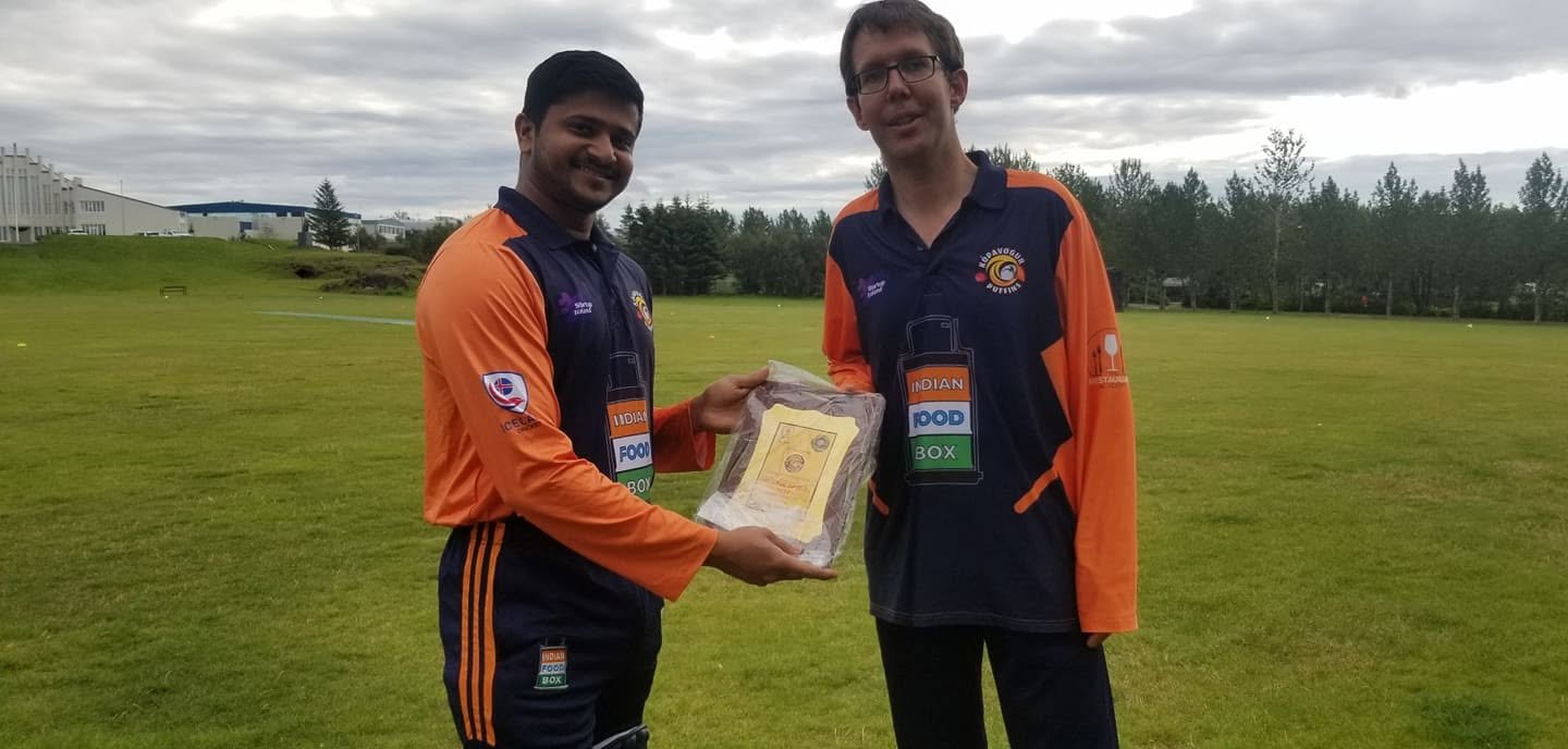 Jagadesh Subramaniyam receiving a 2022 Puffin of the Year award