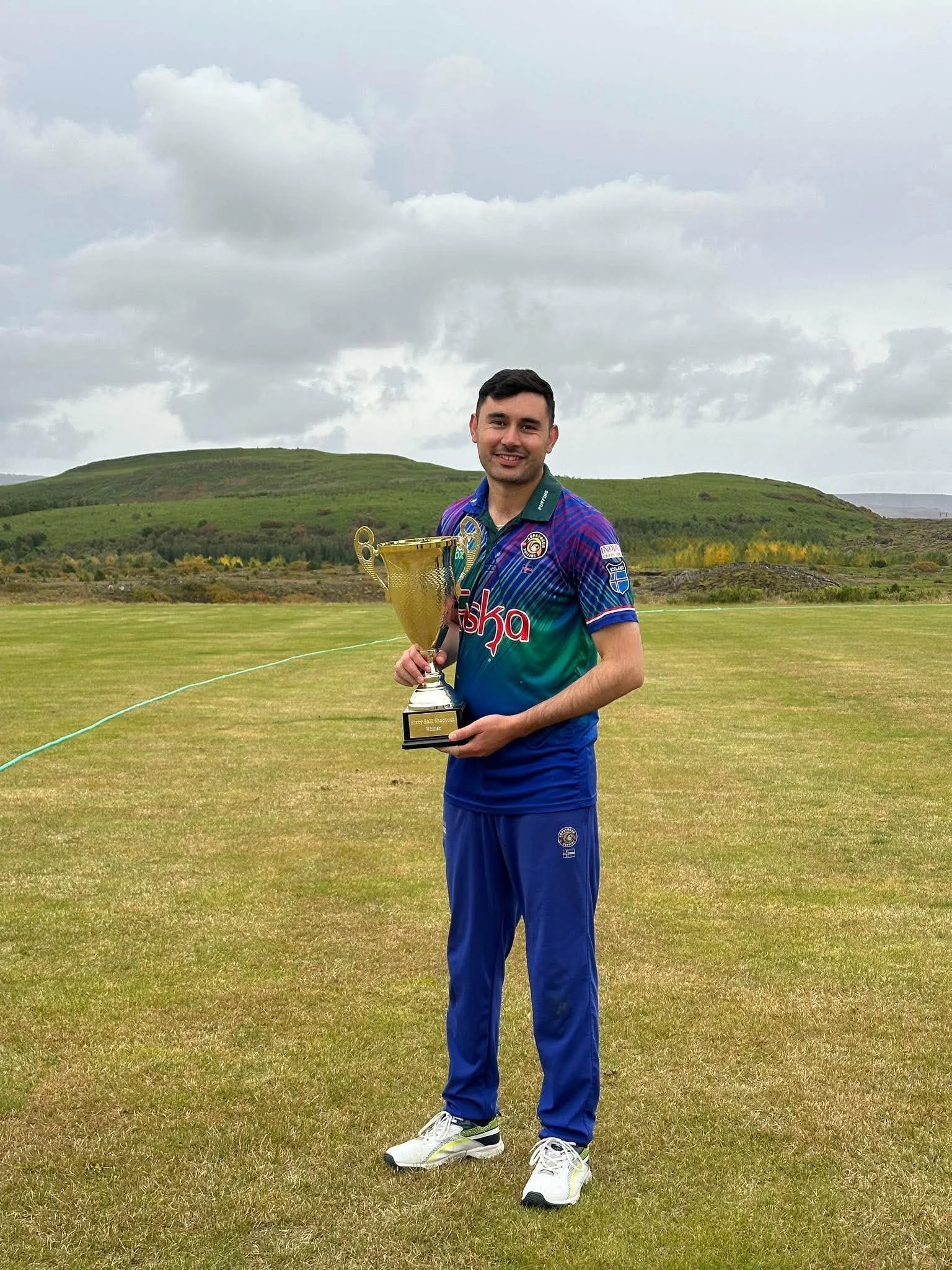 A Puffins player holding the 2026 Sixty Ball Shootout winners’ trophy